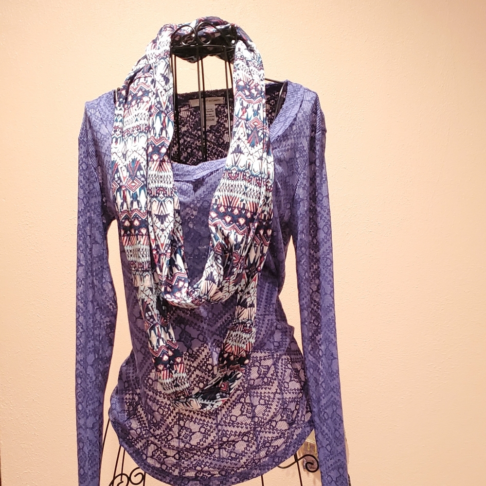 NWOT Woman's shirt with scarf